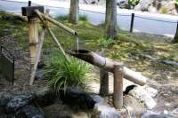 960px-HigashiyamaBotanicalGardenShishiodoshi20170617.gif
