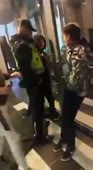 В Риге пьяный школьник жестоко избил пожилого полицейского.mp4