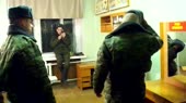 Опускают срочника.webm