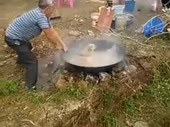 собаку жарят.webm