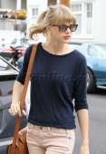 tswift05011201-full.jpg