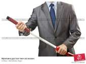 muzhchina-dostaet-mech-iz-nozhen-0003766641-preview.jpg