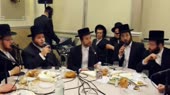 jews-singing-prayers-for-God-14995669497940.webm