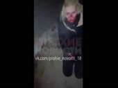 Навальнята избили девушку на митинге.mp4