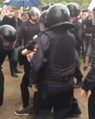 Дмитрий Мякшин якобы нападает и выбивает зуб ОМОНовцу 12 ию[...].mp4
