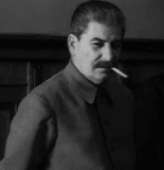 сталин на доволен съёмкой.gif