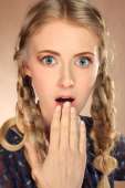 reaction-face-portrait-funny-pretty-blonde-girl-posing-stud[...].jpg