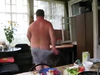 жирный танцует.mp4