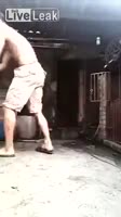 пьет собачью кровь.mp4
