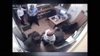 оружейник и охранники в украинском супермаркете.mp4