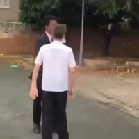 заломал учителя но получил ботинком в рыло.mp4