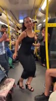 танец в метро.mp4