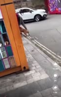 собака помогла грабителю.mp4