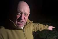 prigozhin-prosit-snarjady-memy.jpg