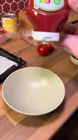 Пицца на тортилье 🍕Ингредиенты-•тортилья - 2 шт.;•майо...н...евида;•паприка по вкусу.#рецепты #gilyova #пиццаПриятного аппетита♥️.mp4