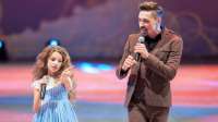 lisa-anokhina-on-stage-with-dima-bilan36.jpg