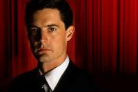z21096210AMP,Agent-Dale-Cooper--jeden-z-glownych-bohaterow-seri.jpg