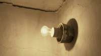 Svetilnik-v-podezd001Lampa-nakalivaniya-v-podezde-1024x576.jpg