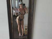 I+know+selfies+but+what’s+better+than+the+classic+mirror+versions+Holy+smokes.+It’s+all+eyes+on+the+stunner+Aderes+Quin+and+she+is+showing+out+with+the+bikini+goals..jpg