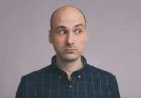 depositphotos158609602-stock-photo-surprised-man-looking-away.webp