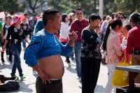Men-displaying-their-bellies.jpg