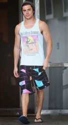 d13647bfc438651ad2695e30c60f8b32--zac-efrom-male-celebrities.jpg