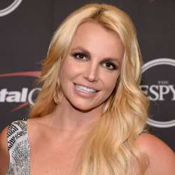 Britney-Spears-elle-affole-le-web-avec-sa-coloration-des-an[...].jpg