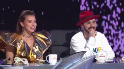 Шоу “Маска“ — Динозавр  “Жестокая любовь“.mp4