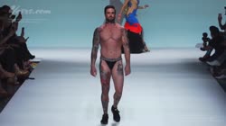 вошёл-в-тред-с-голой-жопой.mp4