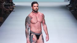 вошёл-в-тред-с-голой-жопой.mp4