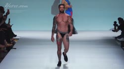 вошёл-в-тред-с-голой-жопой.mp4