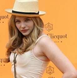 Chloë-Grace-Moretz-Medium-HairWith-Hat-gr214 (2).jpg
