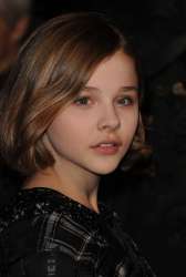 chloemoretzharrypotterdeadlyhallowspremiere063.jpg