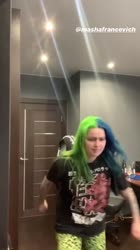 vikarter1013125782586526552172199121895411608946250n (onlin[...].mp4