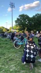 снежки Peaceful protest in McCarran Park, Brooklyn this eve[...].mp4