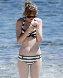 Taylor Swift In Black and White bikini in Perth, Australia-[...].jpg
