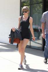 Taylor-Swift-in-Shorts-7.jpg