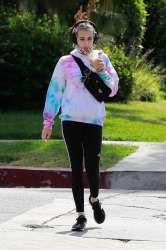 Emma-Roberts---Out-in-Los-Feliz-10.jpg