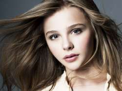 Chloe Grace Moretz 34696 ZWALLPIX.jpg