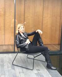 @ohxbrilliant on Instagram “THE WAY SHE IS SITTING #jodiewh[...].jfif