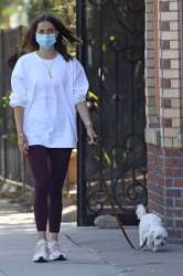 Ana-de-Armas-and-Ben-Affleck---Out-for-a-dogs-walk-in-Venic[...].jpg