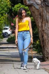 Ana-De-Armas-Booty-in-Tight-Jeans-10.jpg