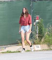 Ana-de-Armas-Leggy-in-Shorts-72.jpg