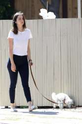 Ana-de-Armas-Walking-her-Dog-1.jpg