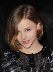 chloemoretzharrypotterdeadlyhallowspremiere007.jpg