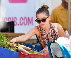 kiernan-shipka-at-the-santa-monica-farmer-s-market-07-27-20[...].jpg