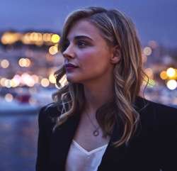 Chloë-Moretz-Elegant-Photos-in-Black-Jacket.jpg