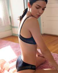 Kendall-Jenner-in-Calvin-Klein-Underwear-2019-3.jpg