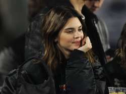 Kendall-Jenner---Rams-vs-Ravens-game-in-Los-Angeles-13.jpg