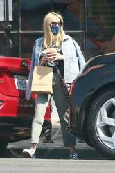 Emma-Roberts---Out-for-a-iced-drink-in-Los-Angeles-11.jpg